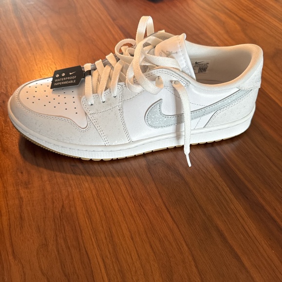BRAND NEW NIKE GOLF SHOES - Picture 2 of 6